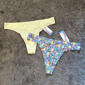 Two-Pack Women’s Seamless Thong Panties - Cream & Floral
